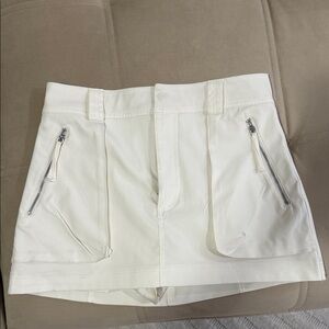 Stylish White Mini Skirt with Zipper Pockets